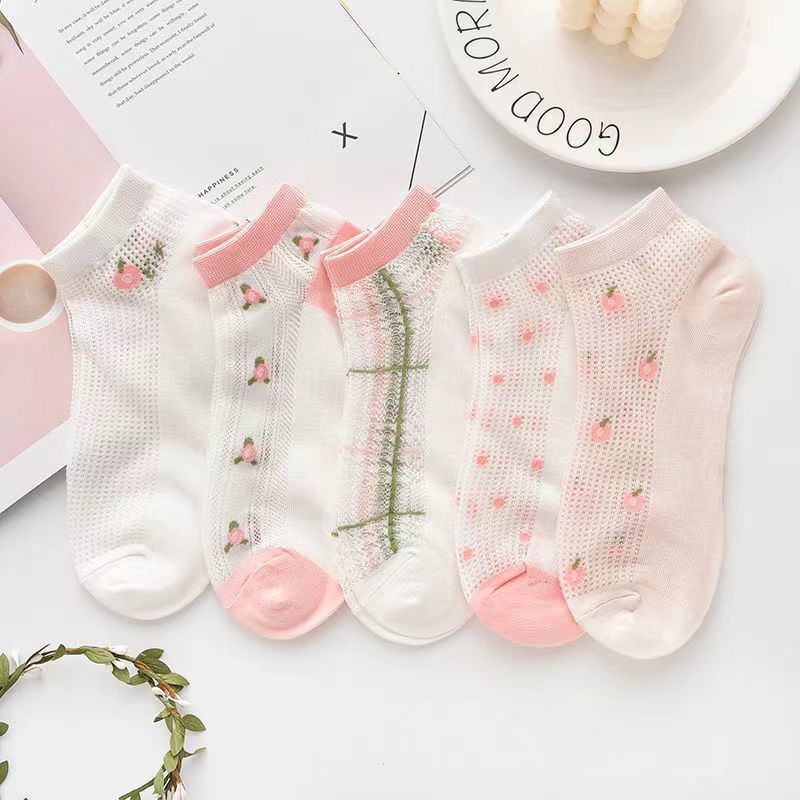 흰색 바탕에 꽃