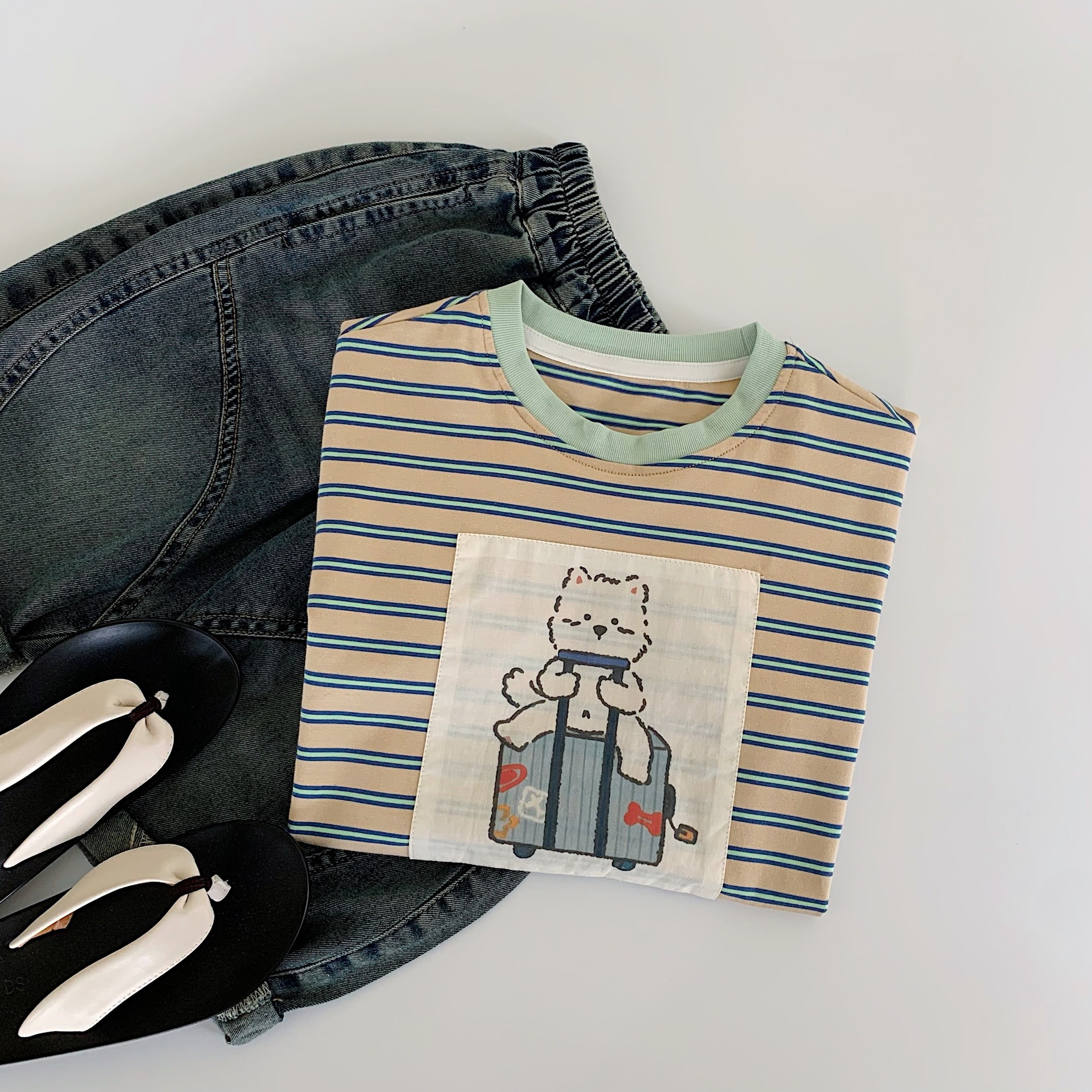 Maibao niño de manga corta verano 2025 nuevo parche para niños oso a rayas camiseta para niños de algodón puro tipo a ropa para niños de moda