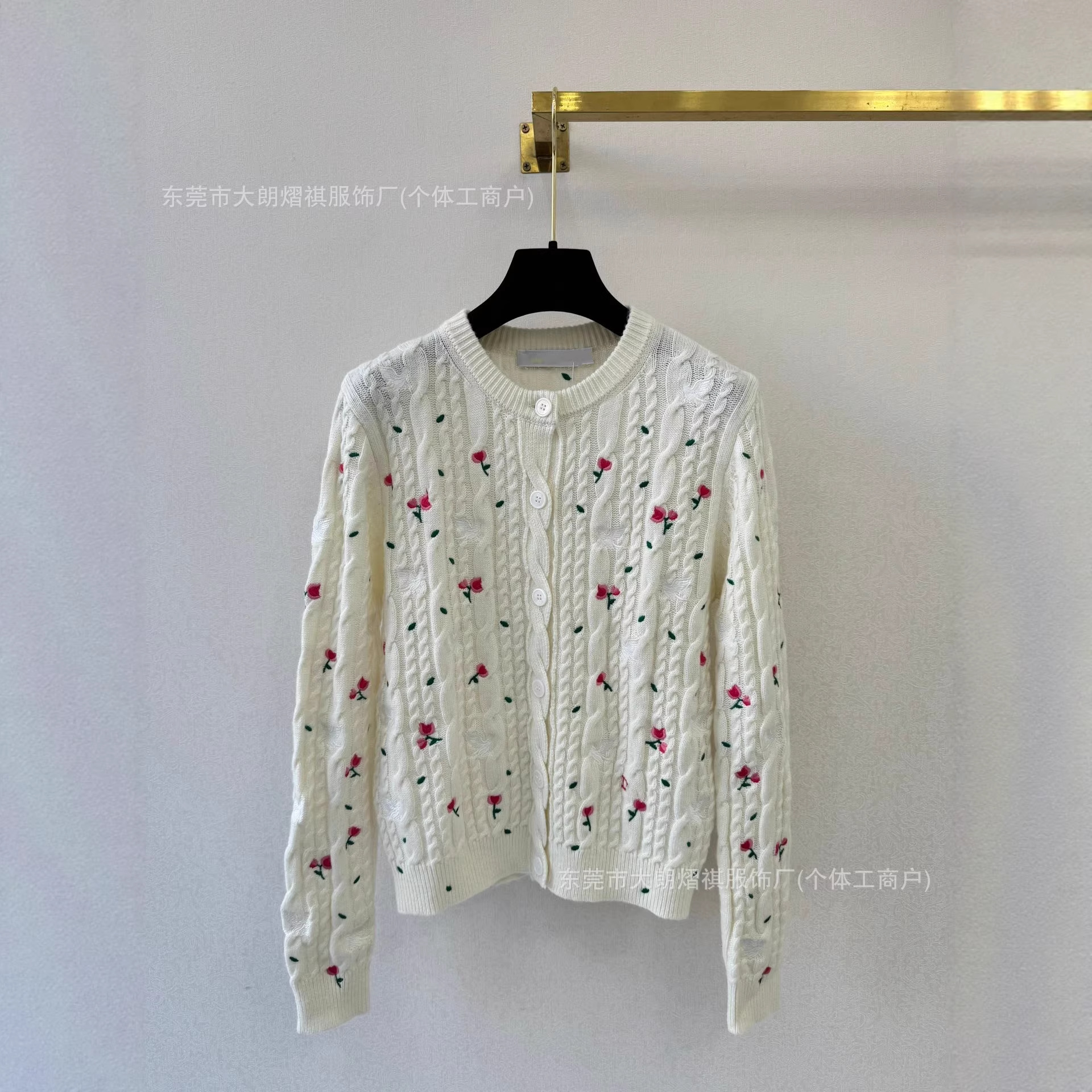 深圳南油货D家~顶~级版本 25早秋新款 花朵小鸟一系列圆领针织杉