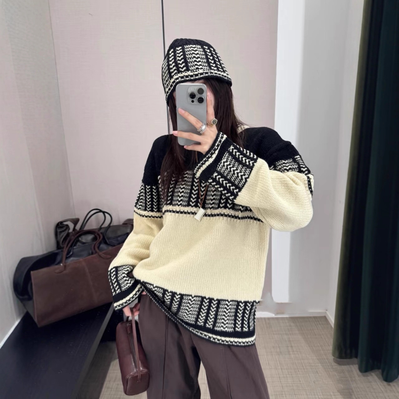 南油品质2025秋冬新款拼色粗针圆领宽松羊毛针织衫毛衣女