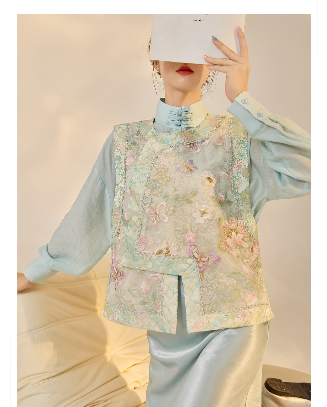 Áo vest gile nữ lụa tơ tằm thêu họa tiết cổ tròn không tay phong cách Trung Hoa mới ZX N6021 — màu xanh nhạt chi tiết 19