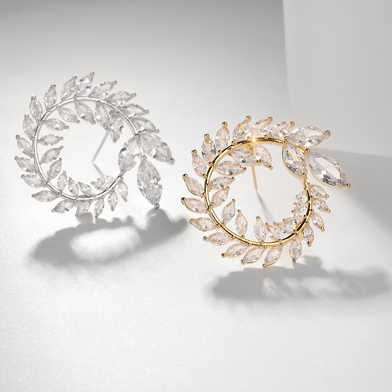 Cross-border jewelry simple round zircon brooch flower cluster leaf pin corsage suit jewelry factory direct sales