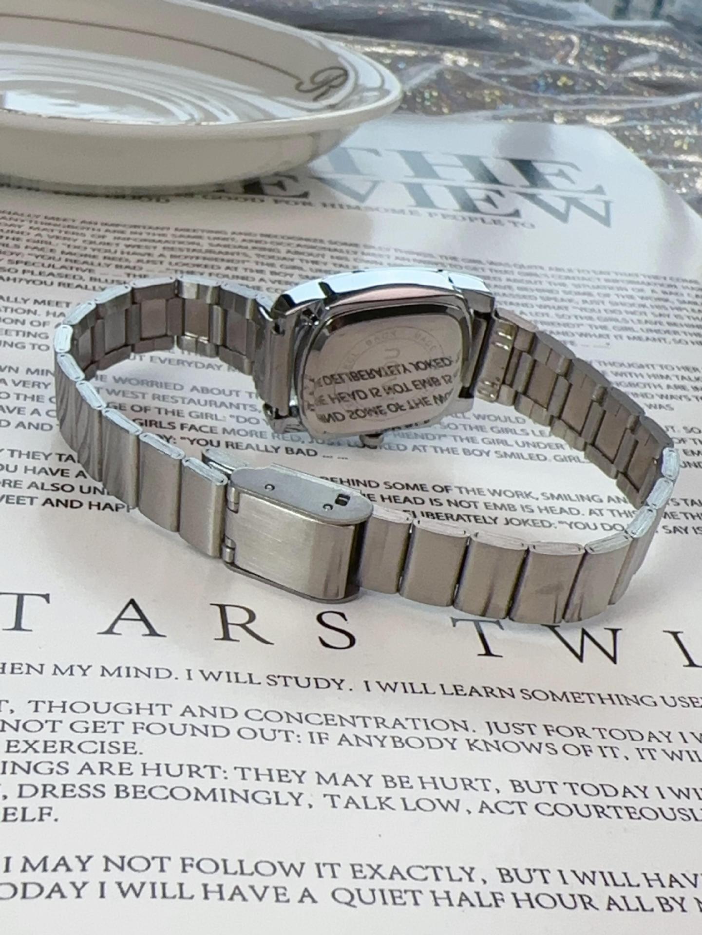 Quartz Movement Casual Geometric Single Folding Buckle Quartz Women's Watches