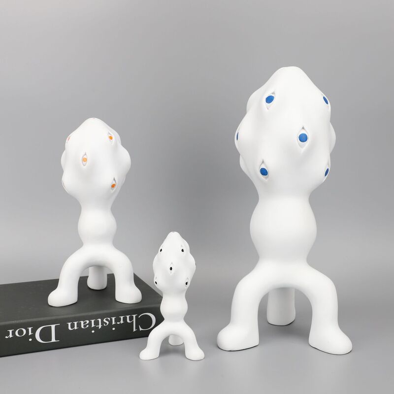 New Chinese creative resin cartoon alien decoration model room sales department bedroom study desktop soft decoration