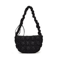 韩国褶皱ins云朵包包百搭泡泡新款羽绒时尚棉服包单肩斜挎饺子包