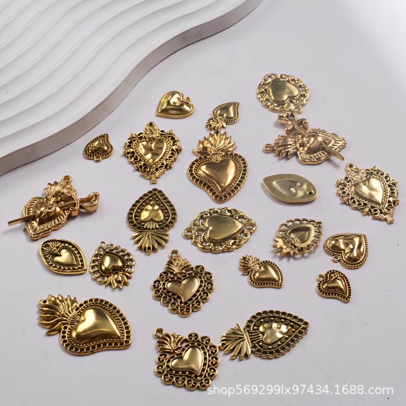 Transfronterizos 10 estilos de oro antiguo colorado colgante de aleación del corazón sagrado DIY encanto joyería accesorios metálicos