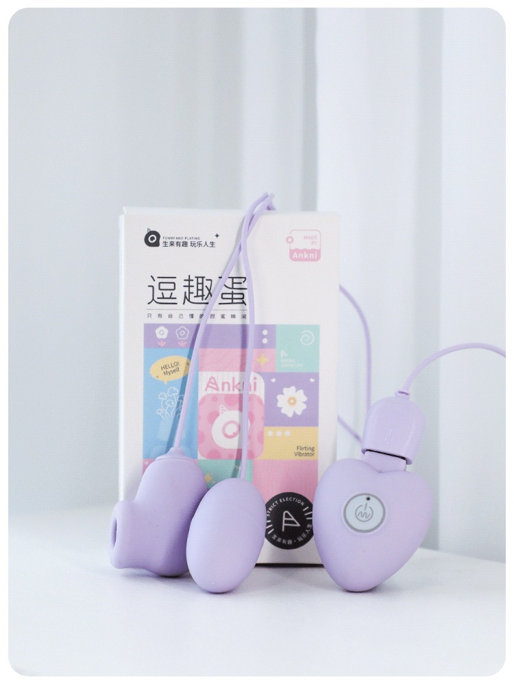 Sucking and Vibrating Rechargeable Female Massager with USB Direct Plug and Remote Control — detail image 29