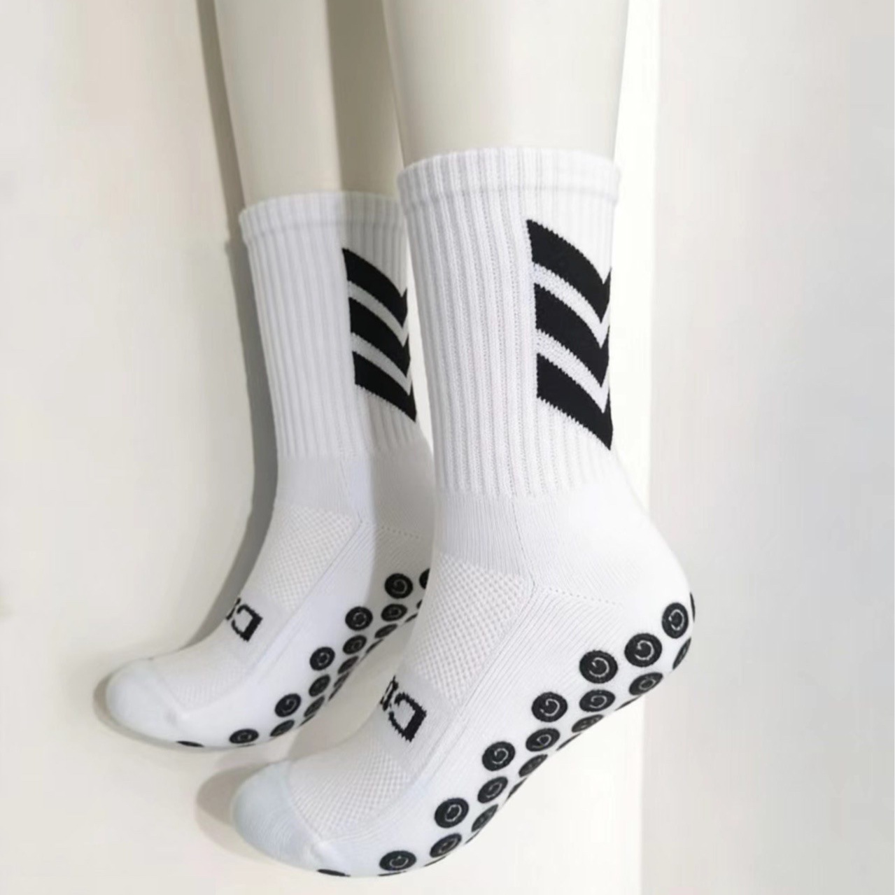 Foreign Trade Surplus Stock, Minor Imperfections, Men's and Women's Sports Non-Slip Football Socks with Three Stripes, Breathable and Sweat-Absorbent, Nylon + Cotton Socks
