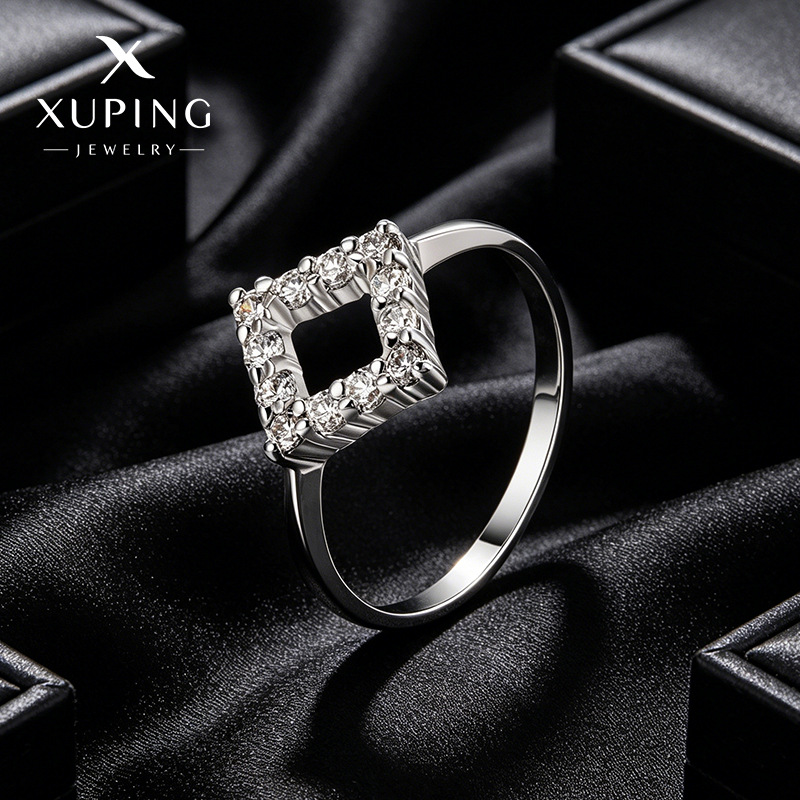 Xuping zircon artificial hueco geometría cuadrada simple anillo de viento europeo y americano transfronterizo exquisito anillo compacto para mujeres