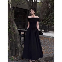 668 # 女性のためのツーウェアブラックワンショルダードレス2025ハイエンド気質オフショルダーウエストロングスカートチューブトップスカート