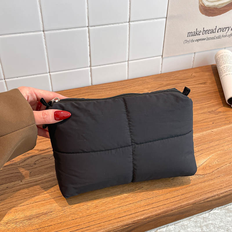 High-End Quilted Flip-Top Autumn and Winter New Casual Tablet Handbag, Versatile Soft Down-Filled Large-Capacity Storage Bag High-End Quilted Flip-Top Autumn and Winter New Casual Tablet Handbag, Versatile Soft Down-Filled Large-Capacity Storage Bag