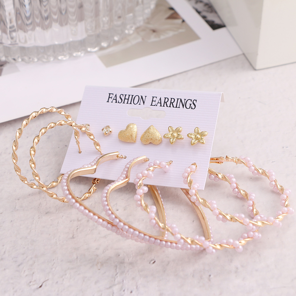 Retro Circle Heart Shape Alloy Artificial Pearls Women's Hoop Earrings Ear Studs 1 Set display picture 3