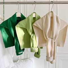 韓国の純色の小さい袖のマントの毛糸の針は女性の春秋の外で肩を組んで洋風のマントのエアコンを結びます。