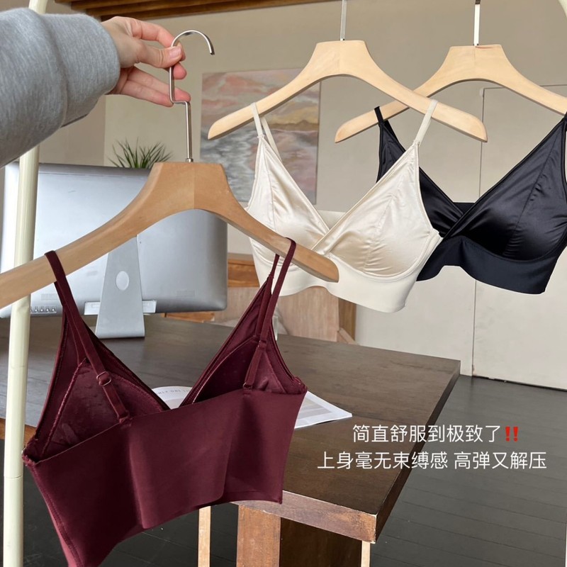 抖音初秋法式深V缎面无痕美背内衣女士抹胸大胸显小带胸垫防走光|undefined