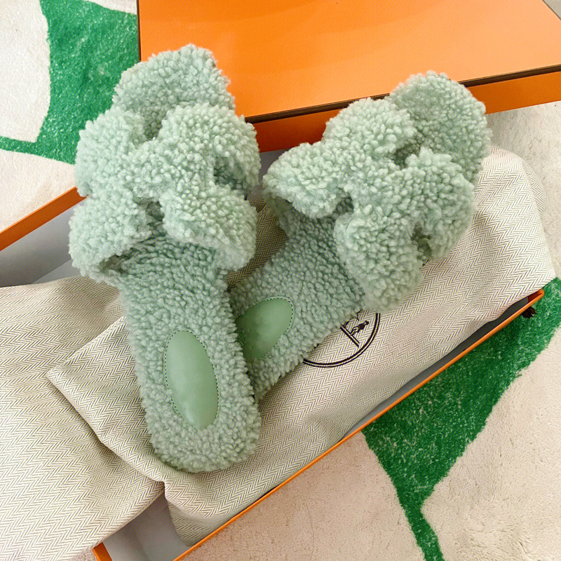 Wool One-Piece ~ H Furry Slippers for Women 2025 Winter New Style Casual Versatile Thick-Soled Furry Slippers