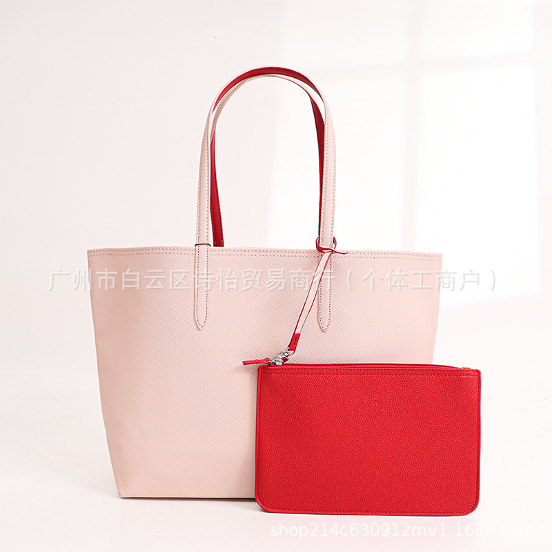 밝은 빨간색의 살구 가루