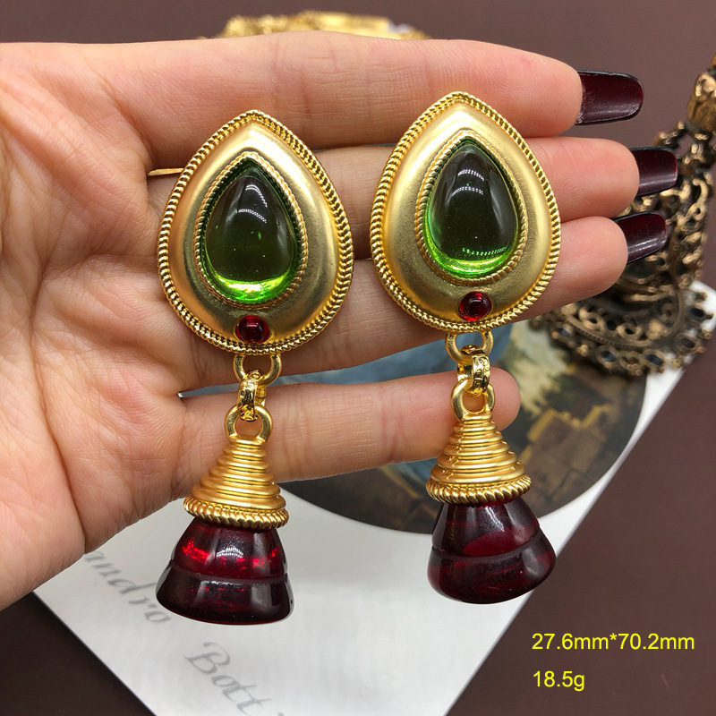 Water Droplets Pattern Women'S Gender 1 Pair Retro Water Droplets Alloy Inlay Artificial Gemstones Gold Plated Women's Drop Earrings