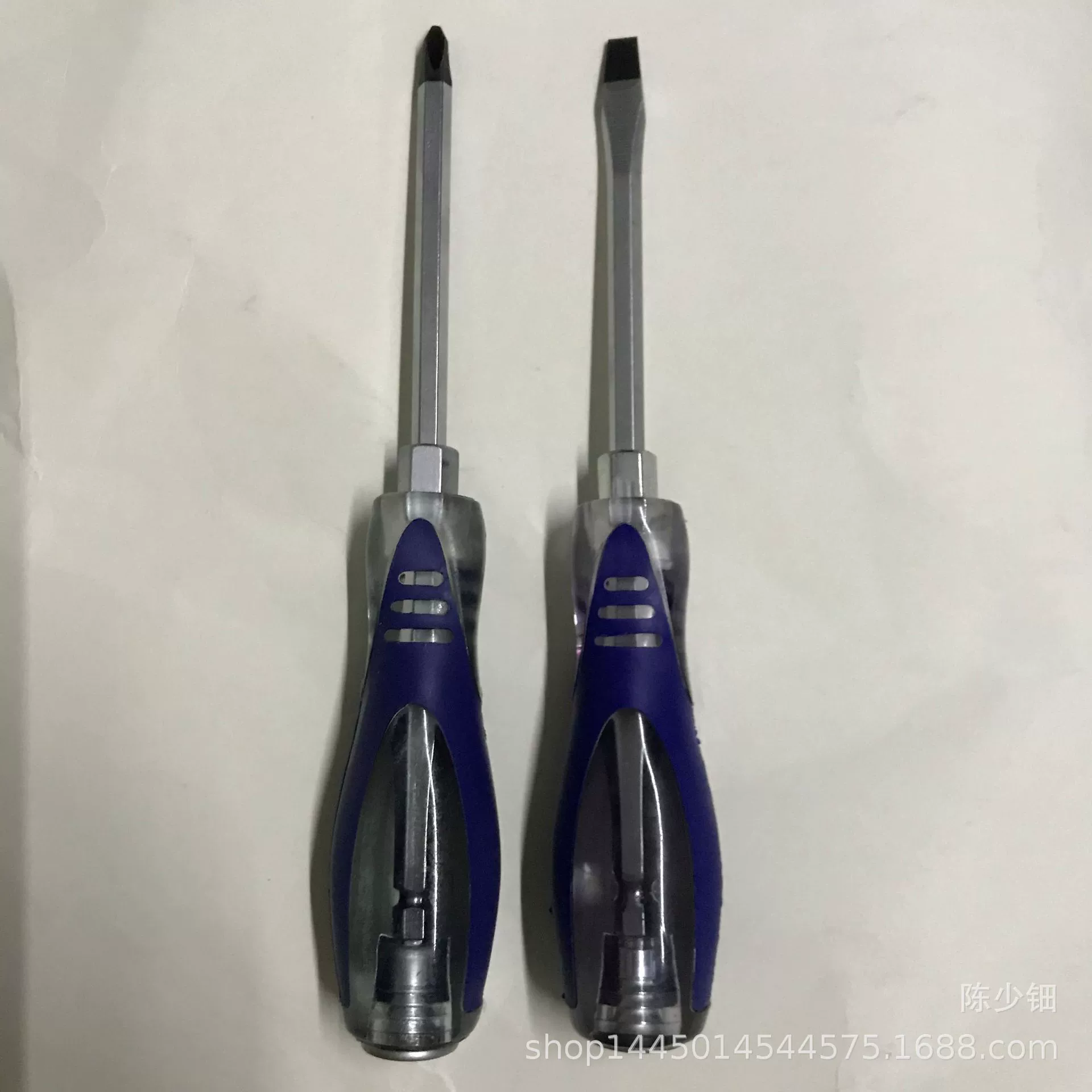 Производители источника носят партию сердца синюю прозрачную партию перкуссионной отвертки с сердцем