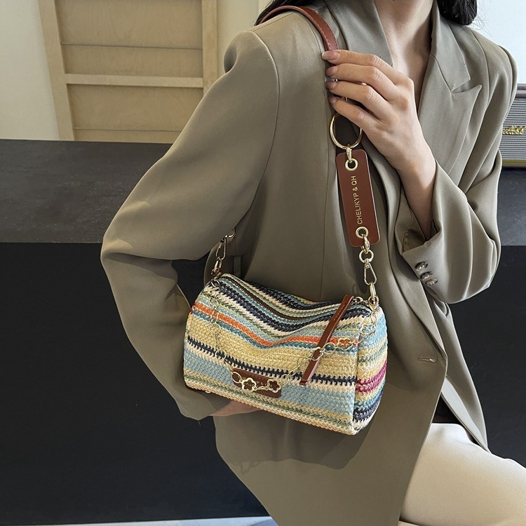 Nicho de diseño sensación de bolso de paja para mujeres verano 2024 nuevo popular bolso de cadena de hombro bolso de brazo