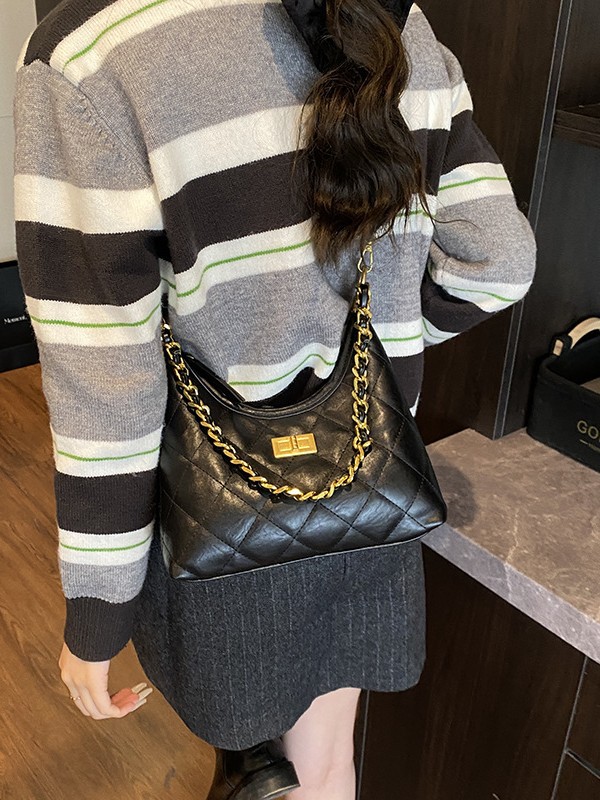 Bolso de cadena de diamante de alta calidad para mujeres 2025, otoño y invierno nuevo estilo retro bolso de bolsas de bolsas fragrantes, textura plegable, mochila