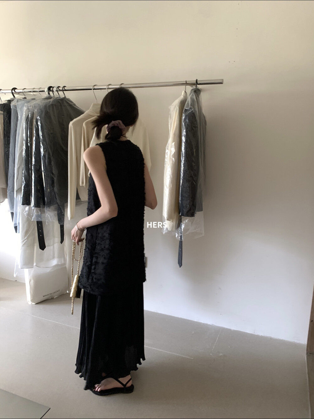 Đầm maxi nữ thắt eo cổ tròn không tay ren phối quý phái — màu đen, màu trắng chi tiết 21