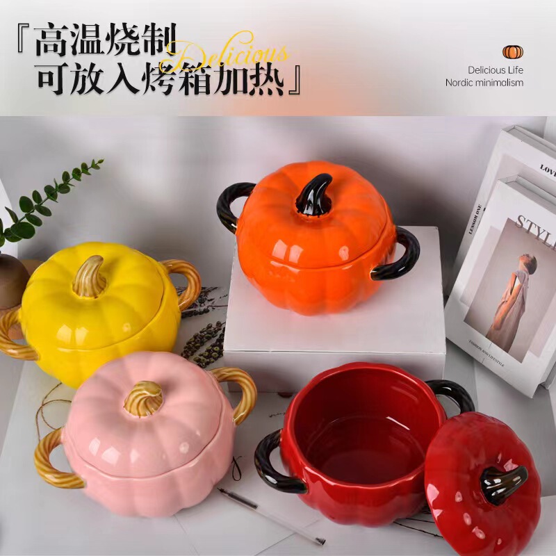 陶磁器のかぼちゃはふたを持っています。|undefined