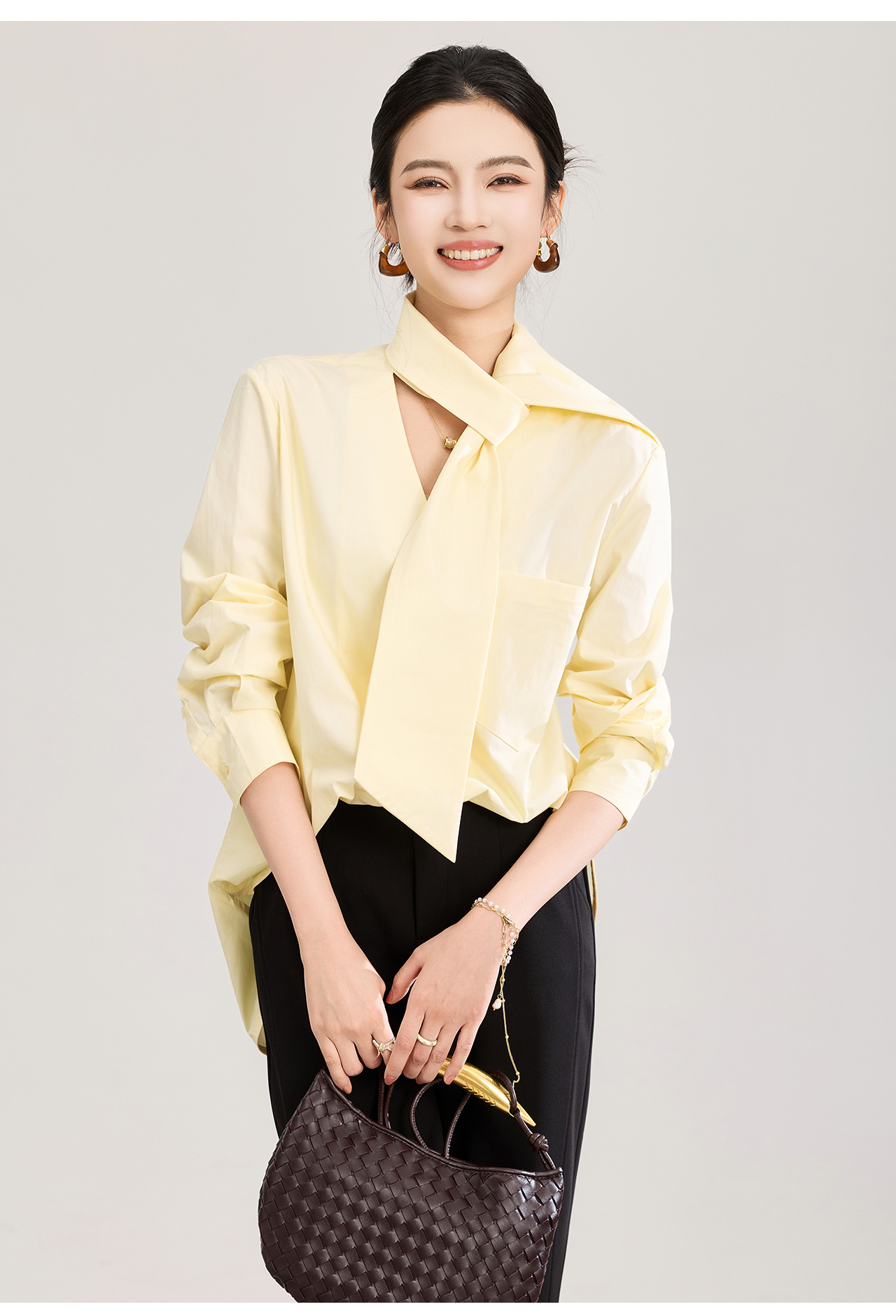 Áo sơ mi nữ dài tay cổ V phối dây rua, chất cotton mềm mại không nhăn — Vàng sữa chi tiết 14