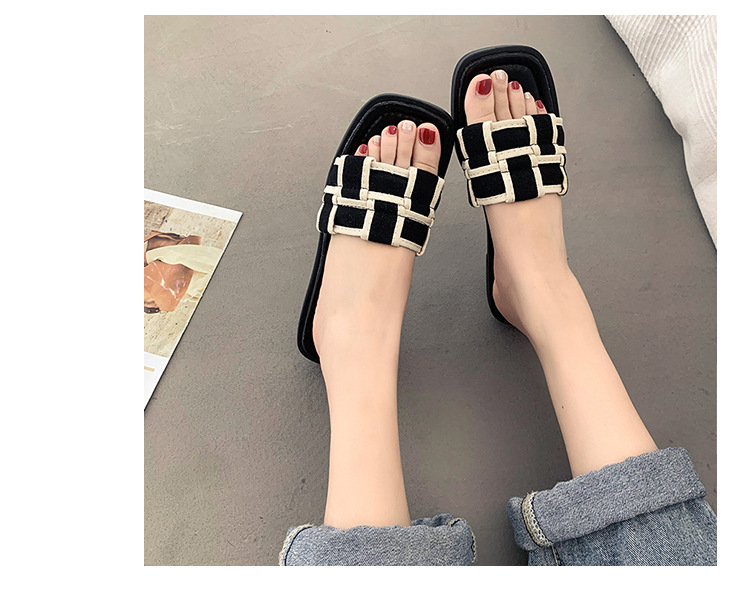French luxury flat sandals for women to wear in summer, Xiaoxiang Feng 2023, new influencer going out to the beach, flip flops_voghion.com