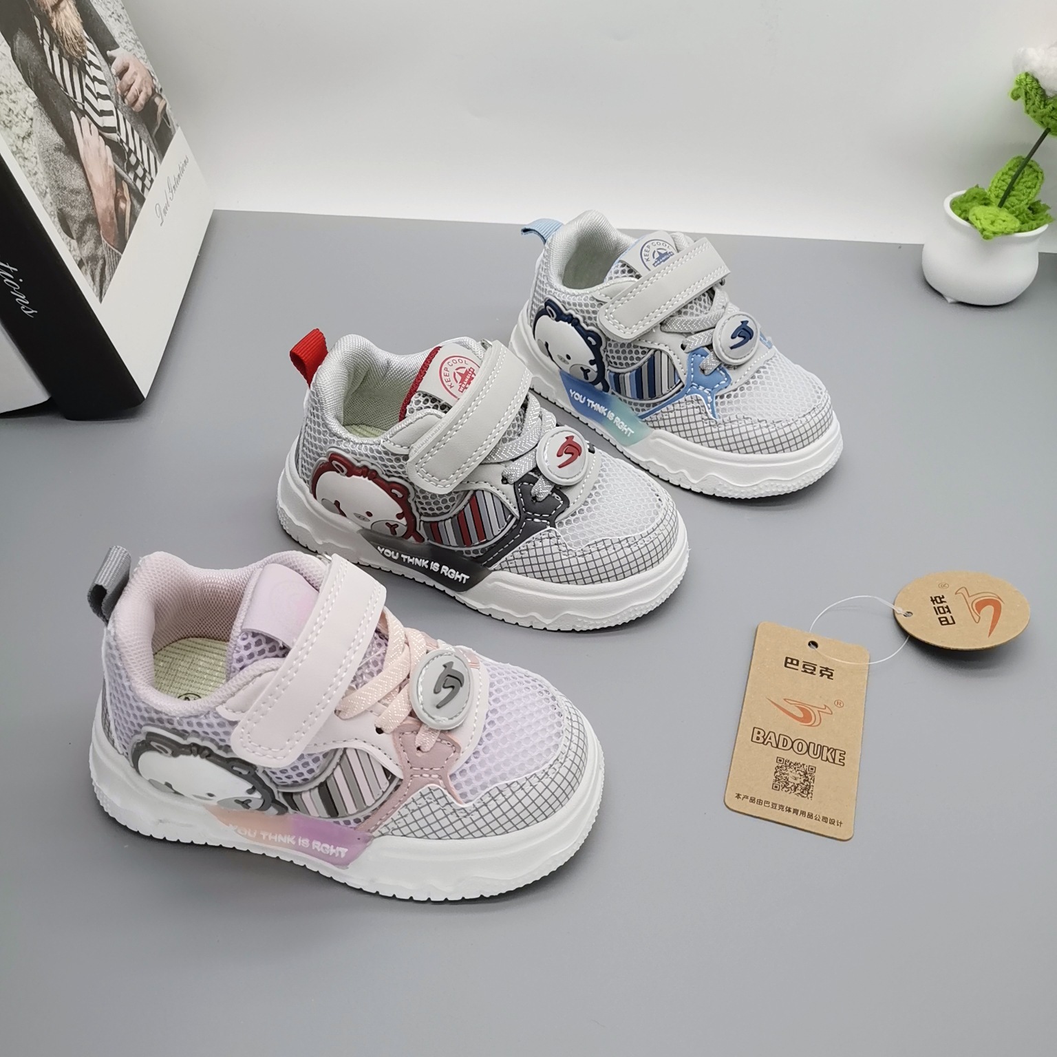 Nuevas pegatinas de malla única para niños pequeños y medianos de 3 a 8 años, zapatos para niños y niñas, zapatillas de deporte antideslizantes de suela blanda para bebés