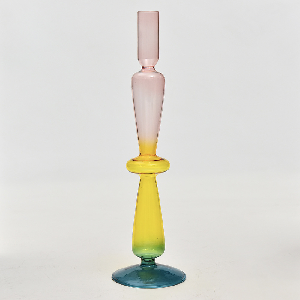 Creativo candelabros de vidrio de color de estilo europeo, adornos para el hogar, accesorios de tiro de boda, fábrica de candelabros de color de contraste retro al por mayor