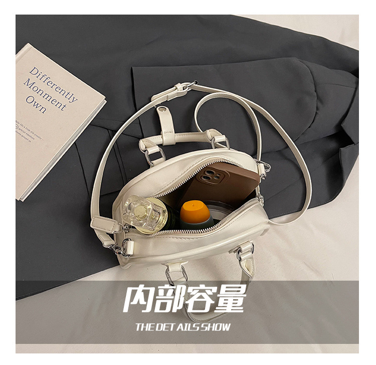 This year, Korean-style, stylish and simple hand-held bags with niche designs are in vogue. These are fashionable summer underarm bags for women's commuting undefined