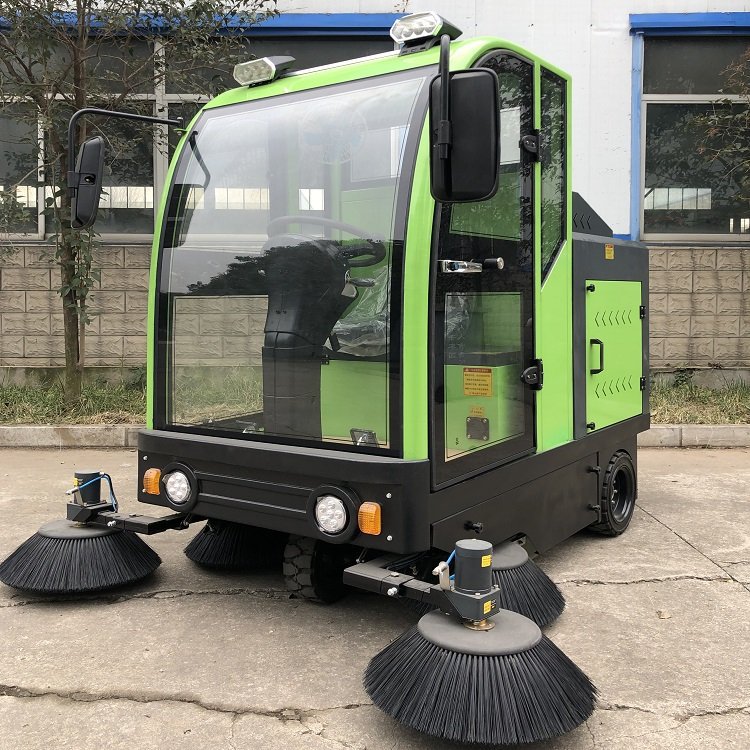 小型五刷扫地车 驾驶式多功能广场扫路车 街道环卫电动扫地车