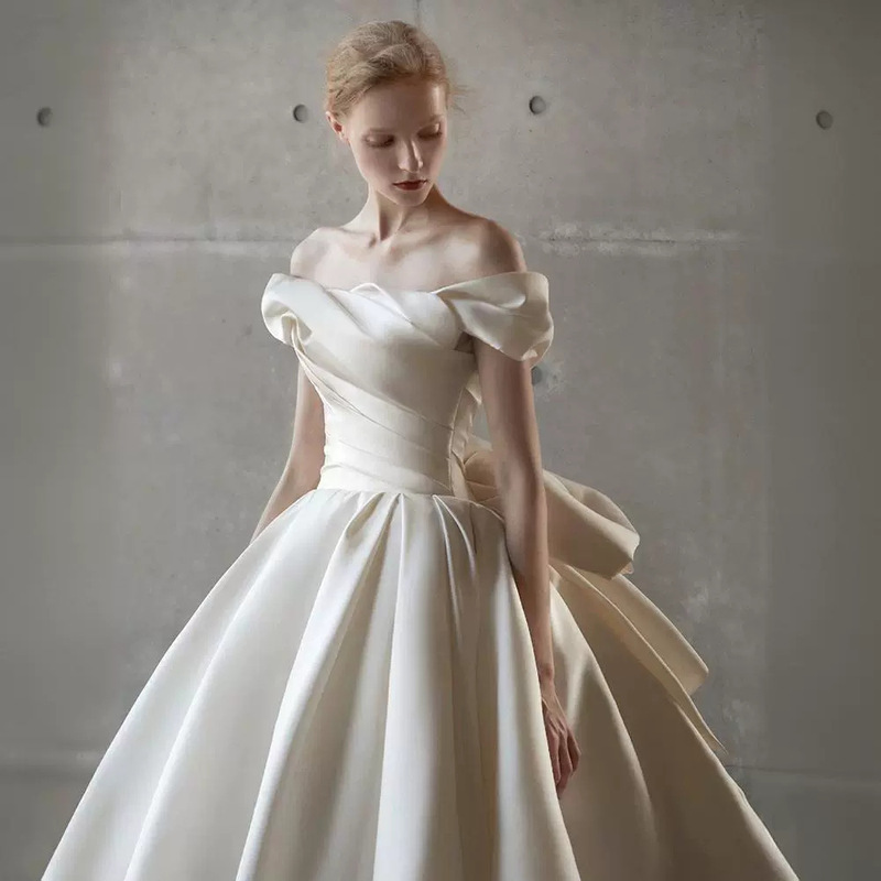 French-Style Fugitive Princess Wedding Dress 2026 New Model for Petite Brides, Vintage Satin Off-Shoulder Trailing Wedding Dress Main Gown French-Style Fugitive Princess Wedding Dress 2026 New Model for Petite Brides, Vintage Satin Off-Shoulder Trailing Wedding Dress Main Gown