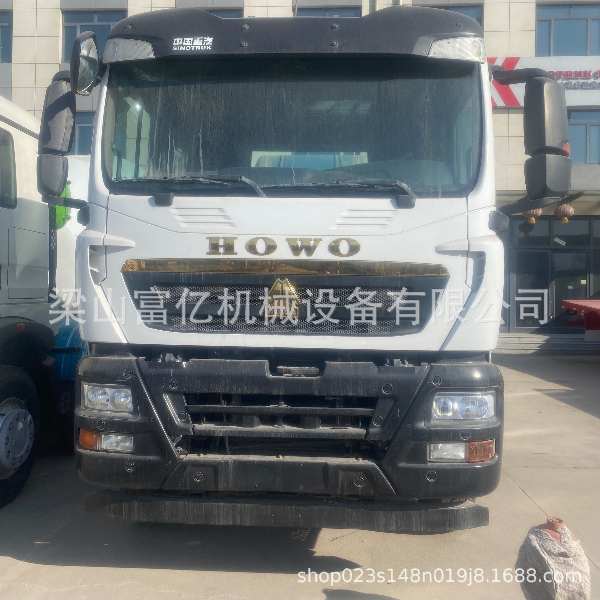 Overseas Supply of Sinotruk Howo Concrete Mixer Trucks with 8*4 Chassis, 8, 10, 12 Cubic Meter Concrete Mixer Trucks