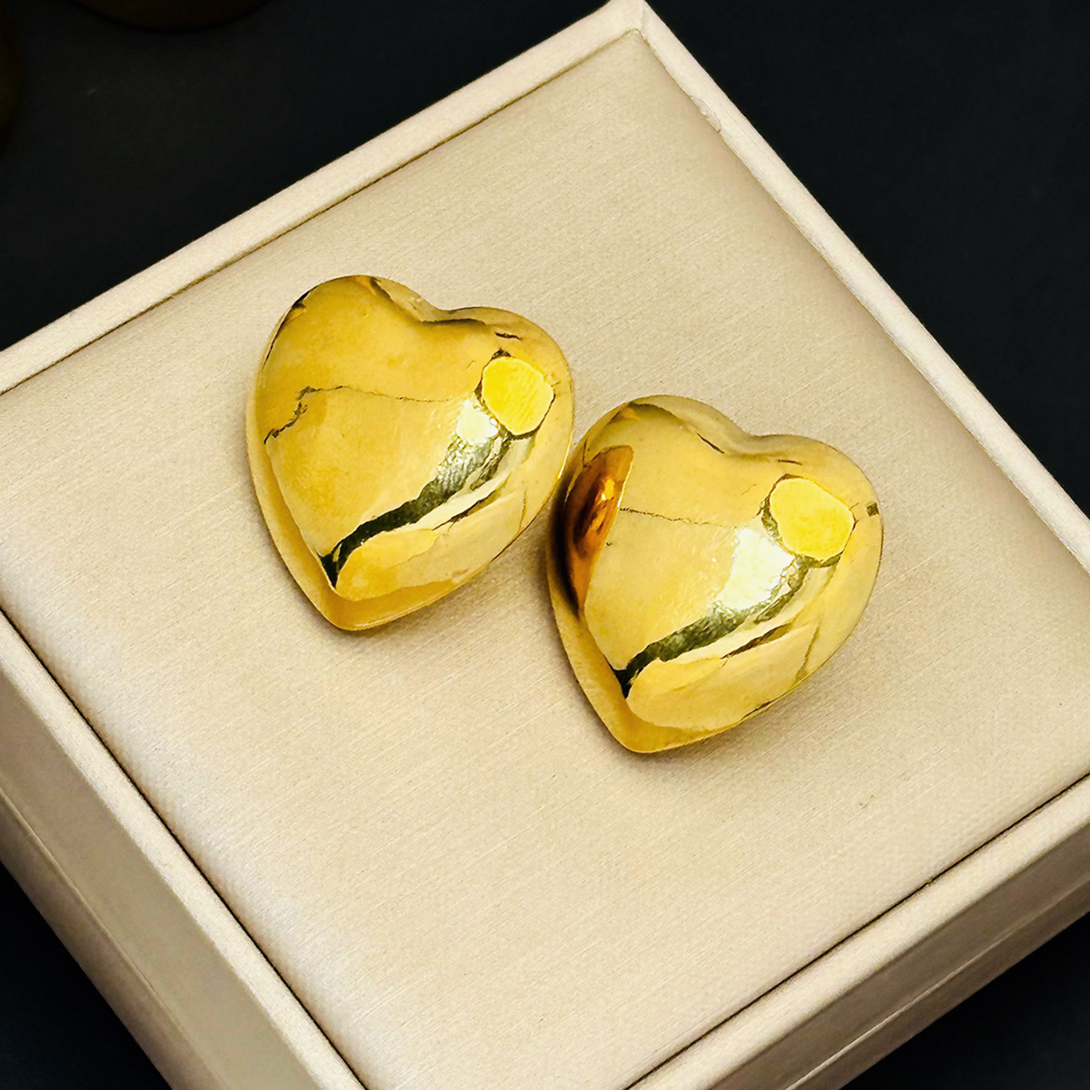 El amor del melocotón corazón pendientes de acero de titanio de alto grado pendientes de las mujeres no se desvanecen nueva transfronteriza todo-fósforo Luz de lujo joyas de oro