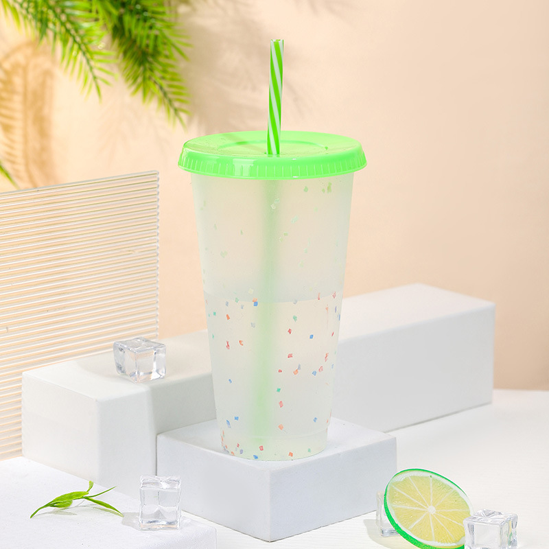 Color creativo que cambia la taza de paja color frío que cambia la taza plástica de los PP grande 700ml gran capacidad que bebe la taza al por mayor de la fábrica