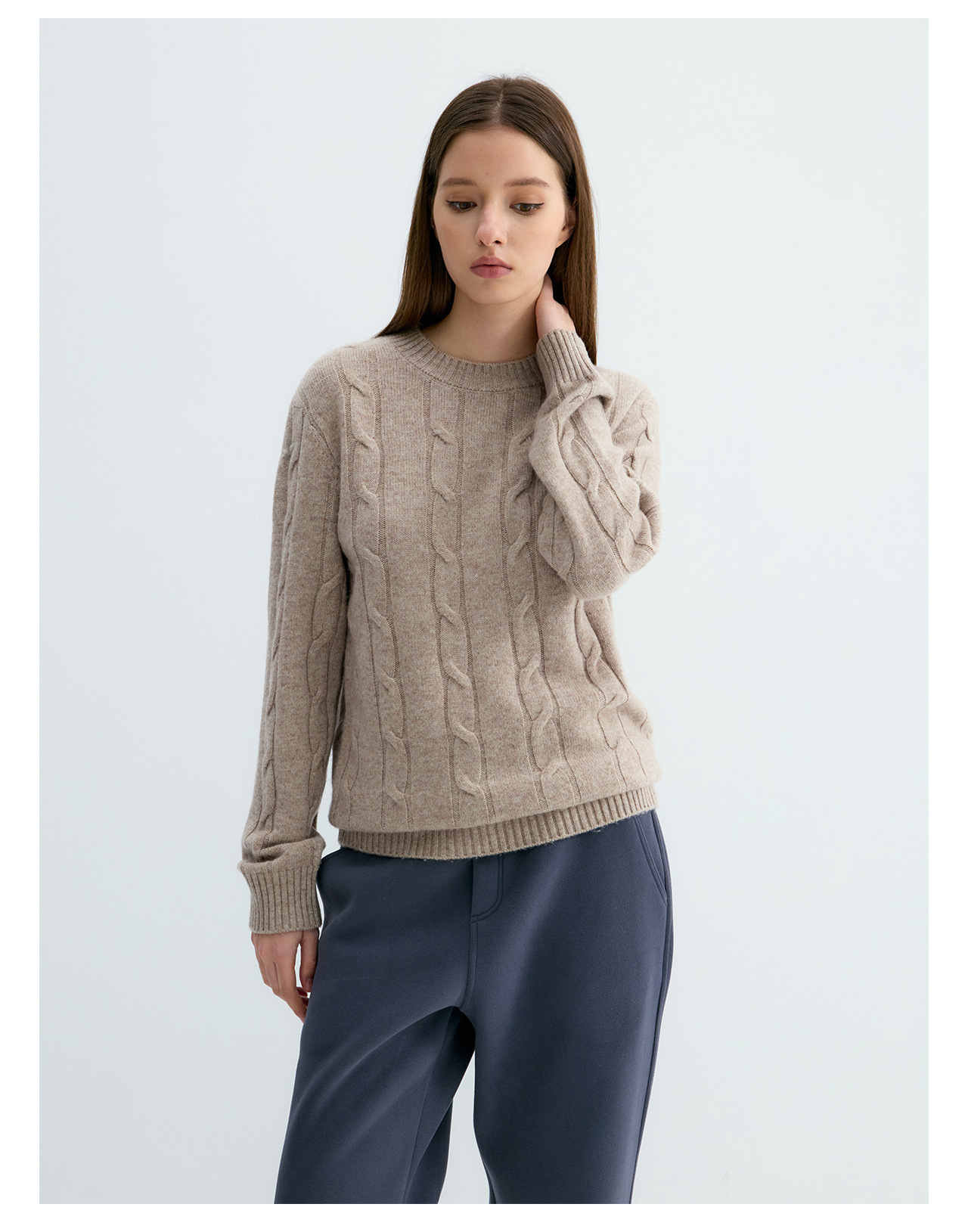 UNF Cable-Knit 405g Crewneck Sweater