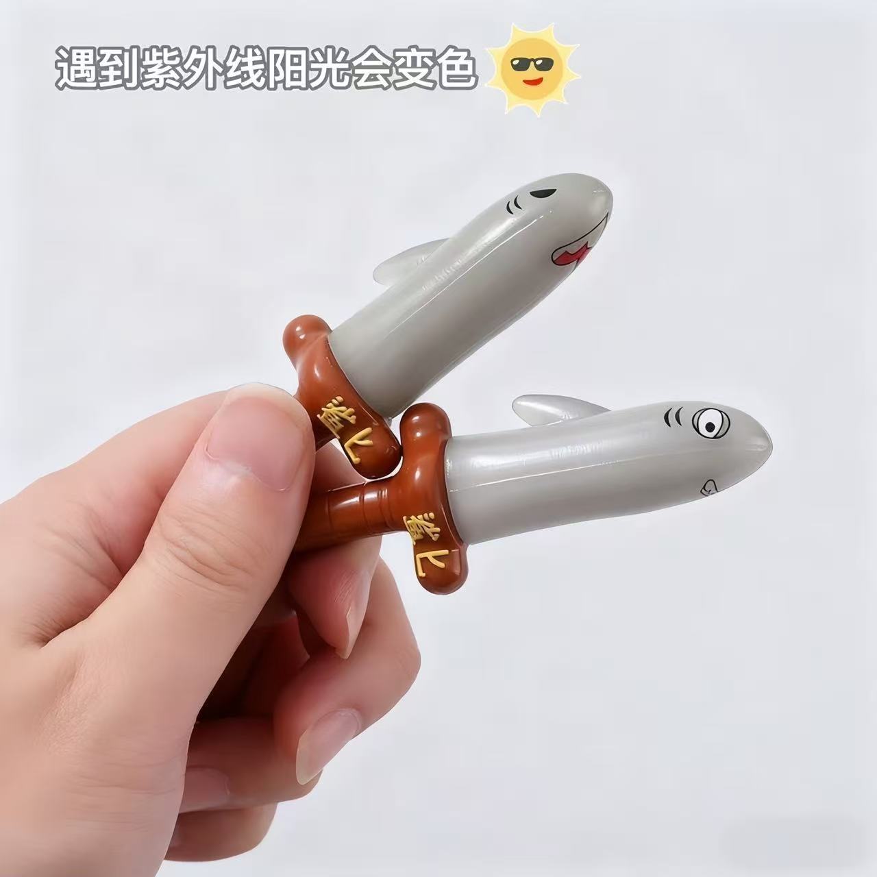 Gran tamaño lindos brazos de tiburón suave de PVC juguetes de tiburón brazo extraño homófono terrier color ultravioleta decoloración de tiendas regalo