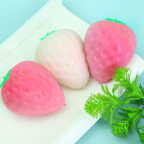 New light color-changing strawberry pinch music to vent decompression flour ball TPR simulation fruit pinch music wholesale