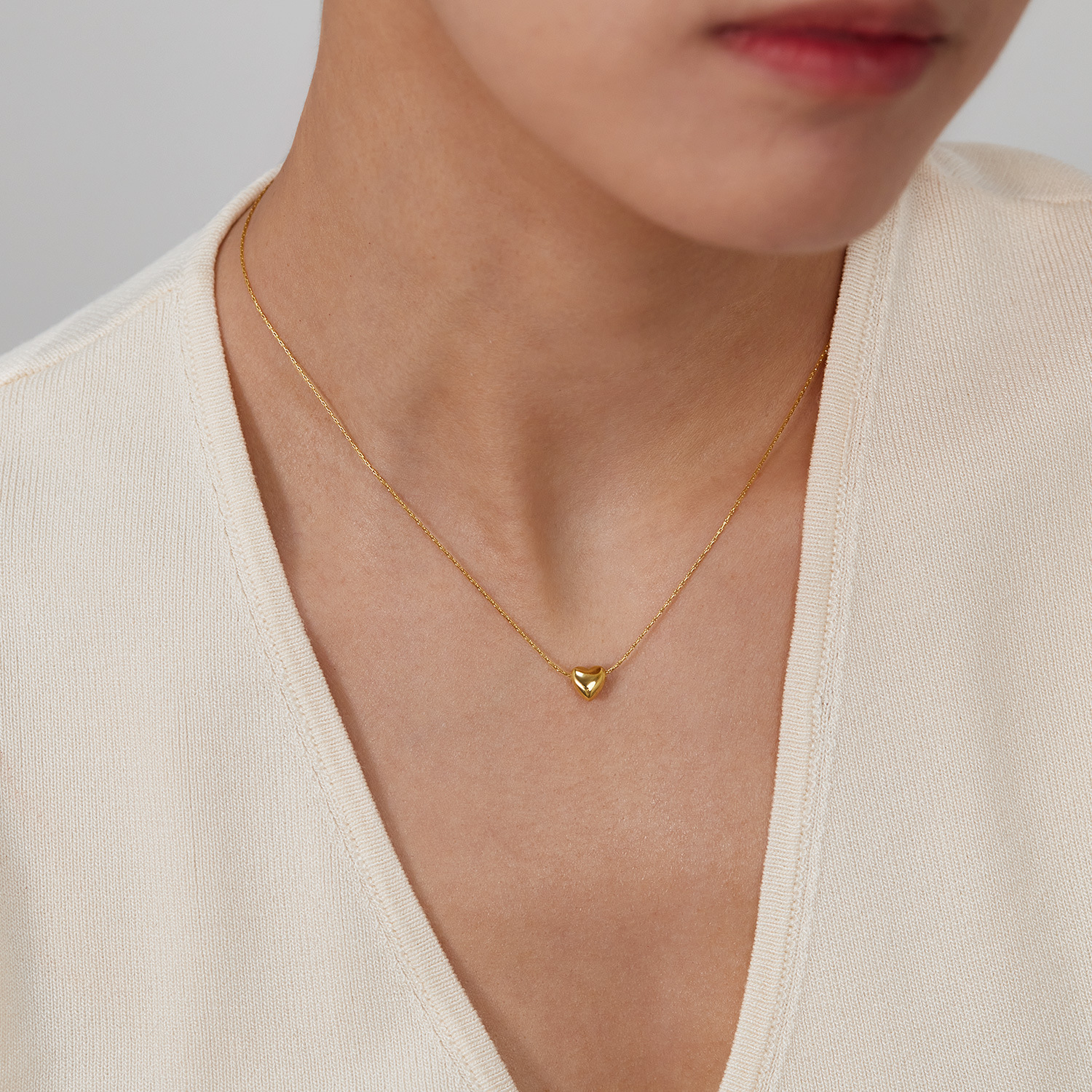 공장 직접 판매 한국 버전의 새로운 목걸이 보석 여성 패션 라이트 럭셔리 간단한 스테인레스 스틸 골드 도금 사랑 보석