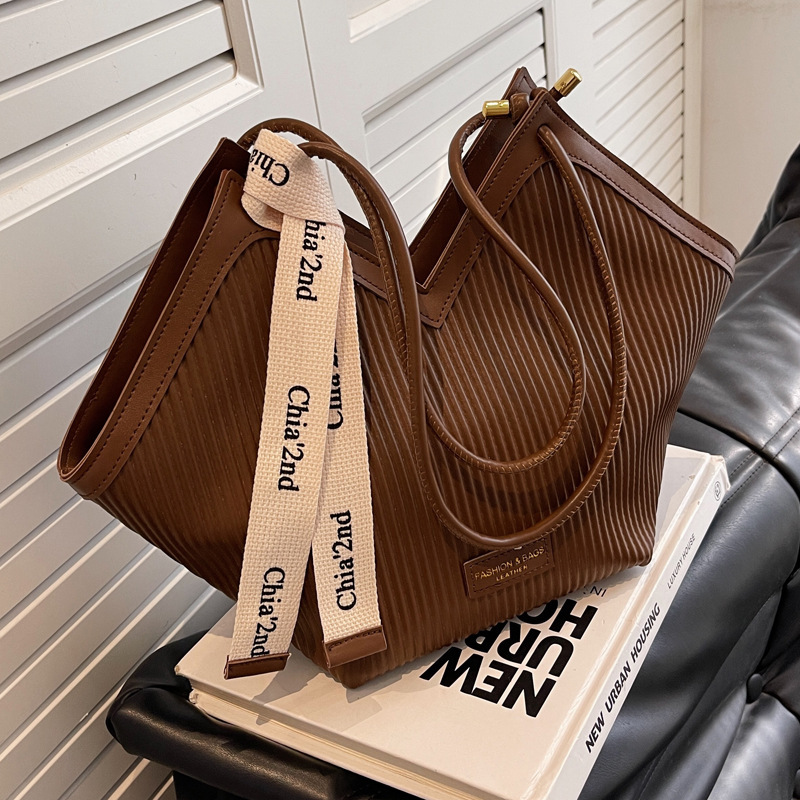 Bolso de diseño popular de nicho de este año 2022 otoño y invierno nuevo bolso de mujer de moda de viaje bolso de hombro bolso de mano