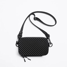 2025新款男包休闲百搭男士黑色盒型单肩斜挎包潮流盒子包小方包