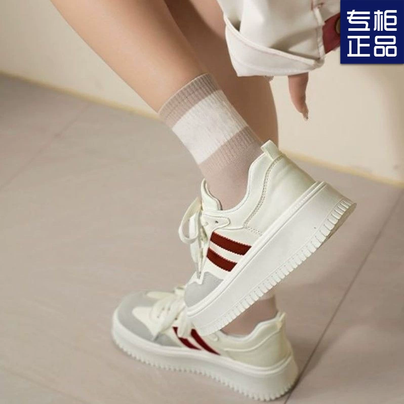 Популярные новые белые кроссовки 2025 года на толстой подошве, увеличивающие рост, повседневные, универсальные, лёгкие, в стиле кампус, для студентов, с эффектным дизайном.