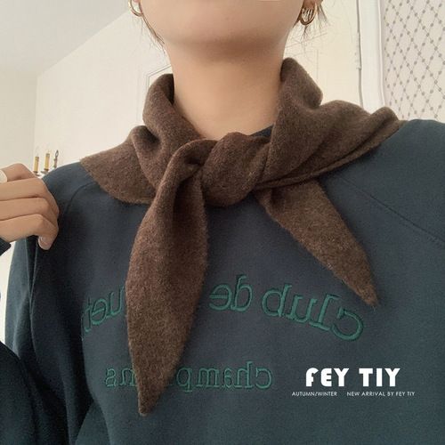 British original niche brand triangle scarf with cashmere small scarf for women in autumn and winter, comfortable and skin-friendly neck protection small scarf