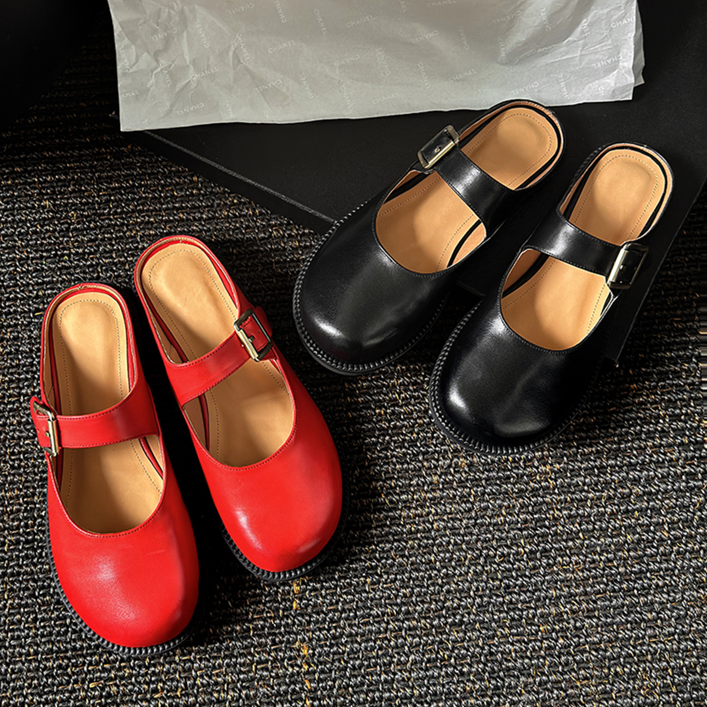Dép sandal nữ da bò mũi trùm đế bằng, quai chéo chạm trổ cổ điển — đen chi tiết 22