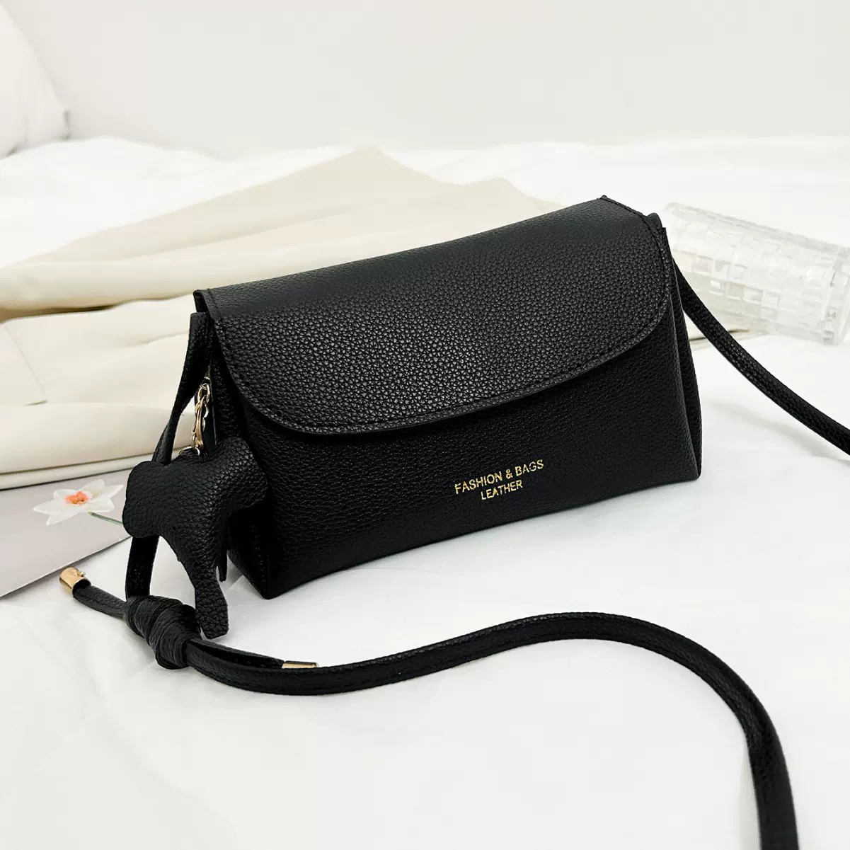 秋季冬季质感小包包女士2024新款米白色斜挎包时尚百搭单肩包轻奢