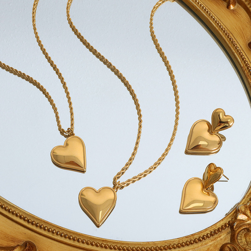 Amor colgante collar melocotón corazón pendientes de titanio acero 18K oro hadas temperamento todo partido clavícula cadena femenina