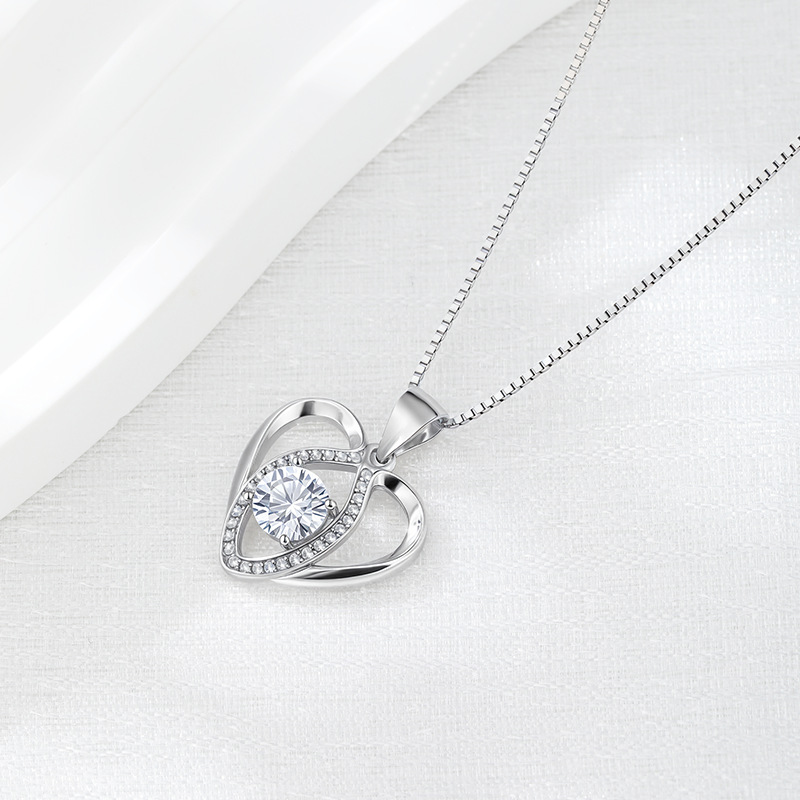 S925 collar de corazón de plata de ley colgante en forma de corazón de diamante simple femenino bloqueo europeo y americano cadena de hueso de moda salvaje al por mayor