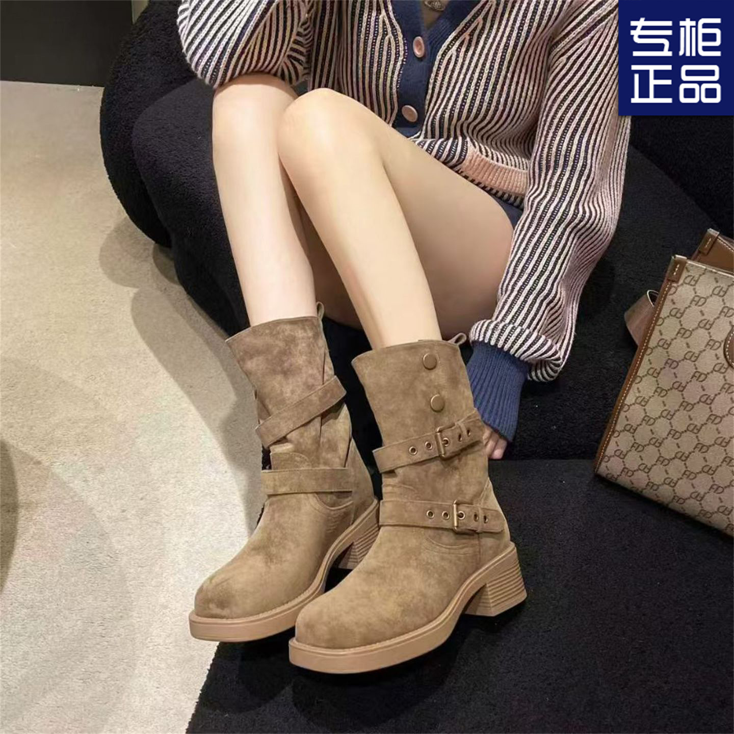 2025秋季新款厚底马丁靴女复古设计英伦风皮带扣骑士显瘦堆堆单靴