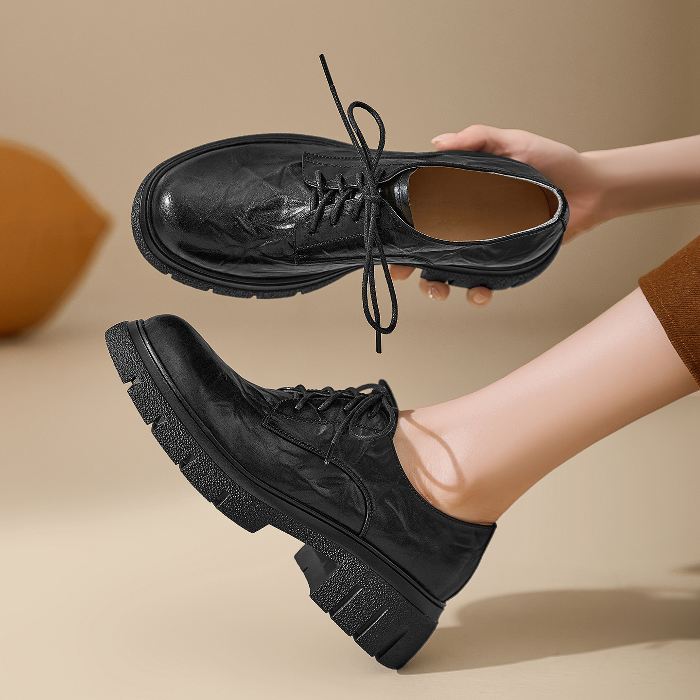 Giày nữ đế xuồng platform da bò đánh bóng phong cách vintage, gót 4 cm — màu nâu